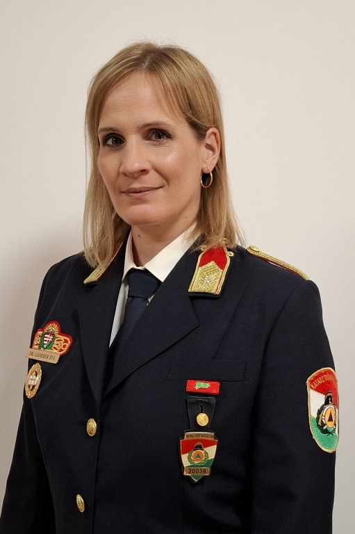 dr. Lóderer Éva fotója