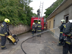 Két baleset mellett egy tűzesetnél avatkoztak be a tűzoltók tegnap