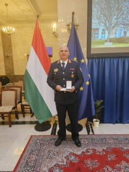 Rendvédelemért emlékérmet kapott a veszprémi rajparancsnok