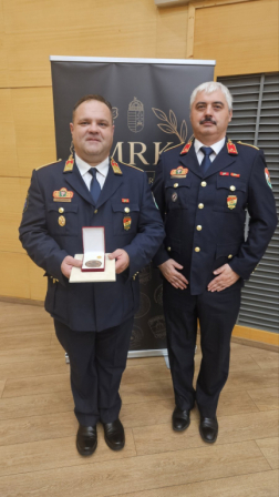 Rendvédelemért emlékérmet vett át a tűzoltó őrnagy