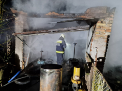 Leégett a melléképület