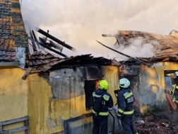 Melléképület égett Somlóvecsén