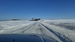 Veszélyes helyen lógó jégcsapokat távolítottak el